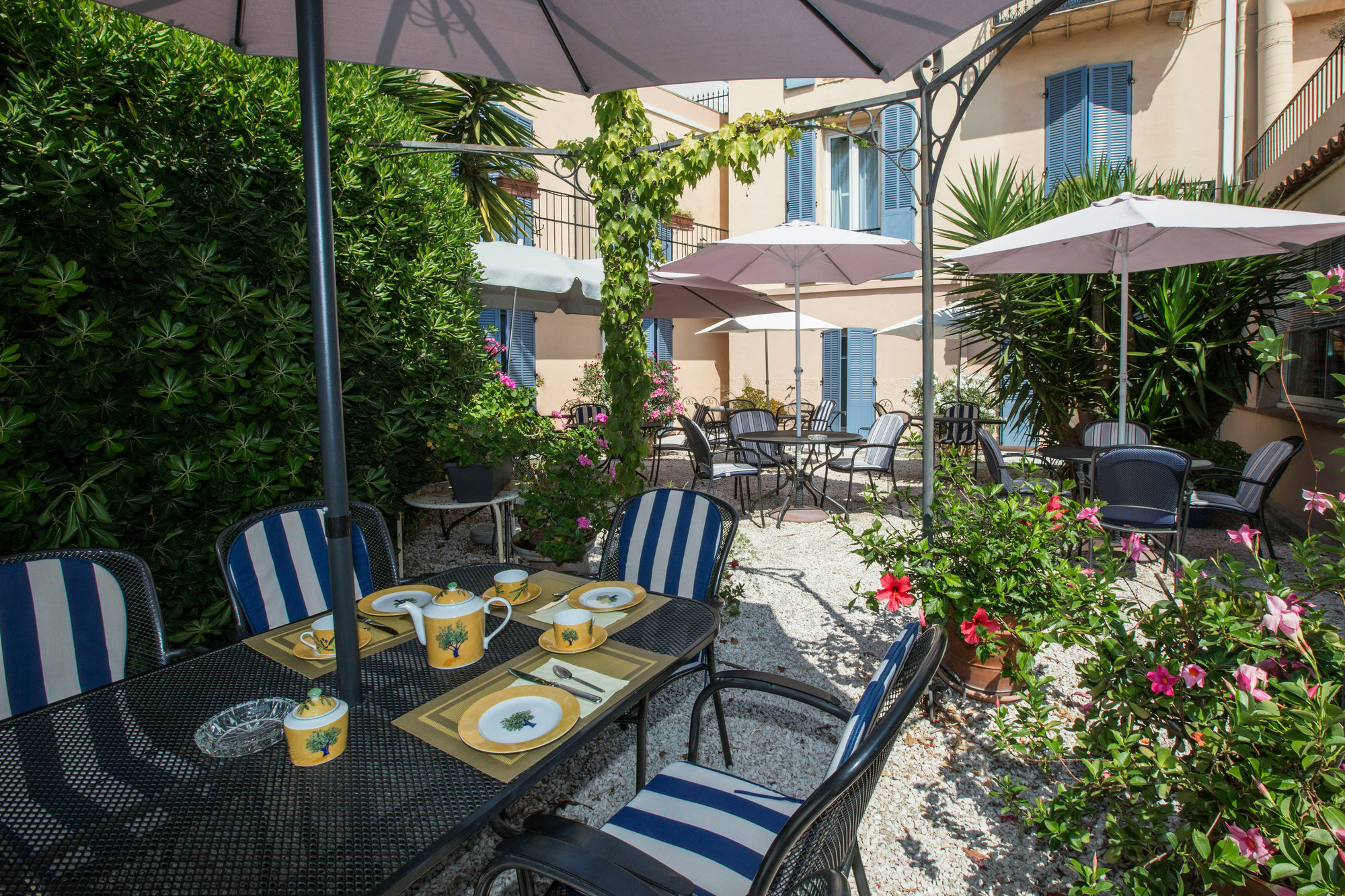 Hotel L'Olivier - Piscine & Parking Cannes Exterior photo